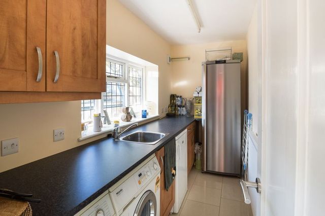  Image of 5 Bedroom Detached for sale at Burton Lane Goffs Oak Waltham Cross, EN7 6SJ