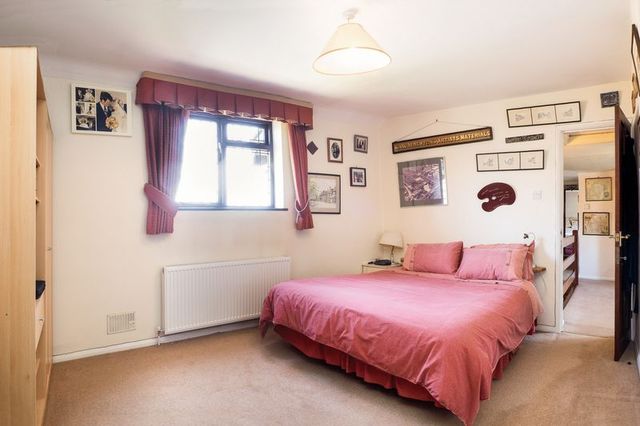  Image of 5 Bedroom Detached for sale at Burton Lane Goffs Oak Waltham Cross, EN7 6SJ
