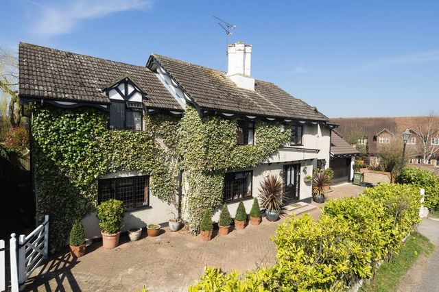  Image of 5 Bedroom Detached for sale at Burton Lane Goffs Oak Waltham Cross, EN7 6SJ