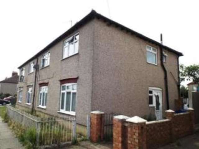  Image of 4 Bedroom Semi-Detached for sale at Grays Essex Chadwell St Mary, RM16 4BD