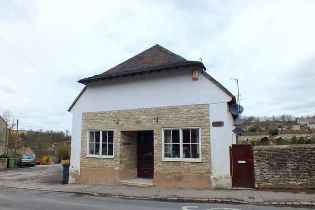  Image of 1 Bedroom Flat for sale at Avening Gloucestershire, GL8 8LU