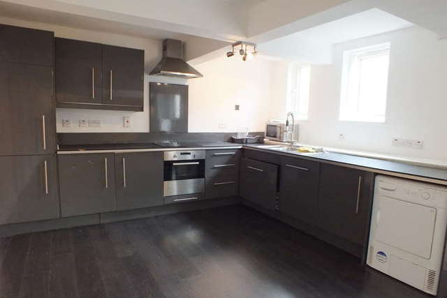  Image of 1 Bedroom Flat for sale at Avening Gloucestershire, GL8 8LU