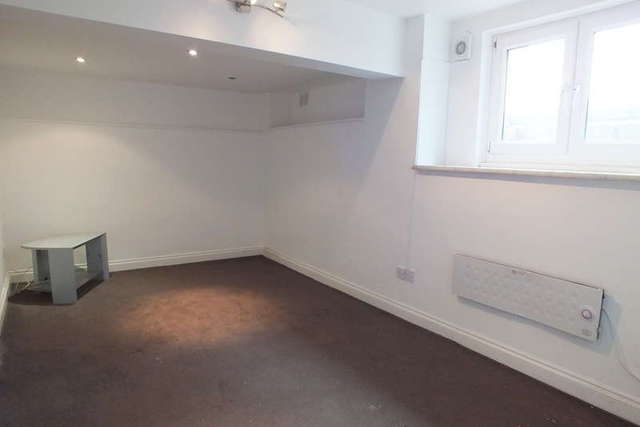  Image of 1 Bedroom Flat for sale at Avening Gloucestershire, GL8 8LU