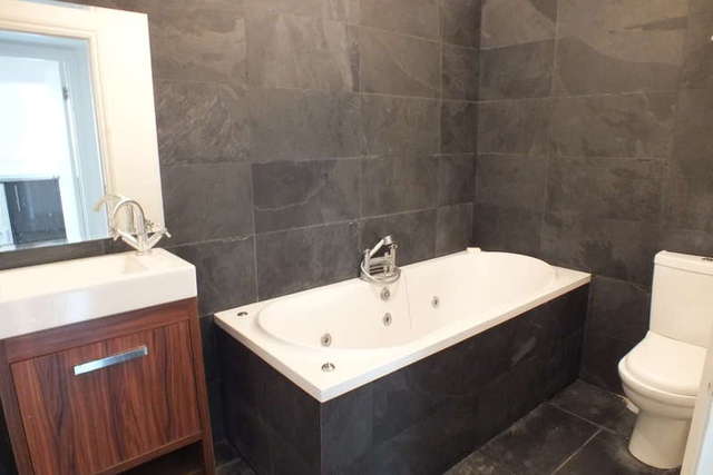  Image of 1 Bedroom Flat for sale at Avening Gloucestershire, GL8 8LU