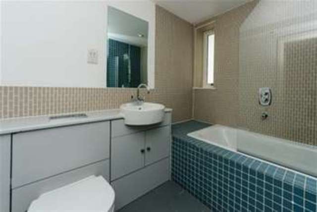  Image of 1 Bedroom Flat to rent at London, W4 3AZ