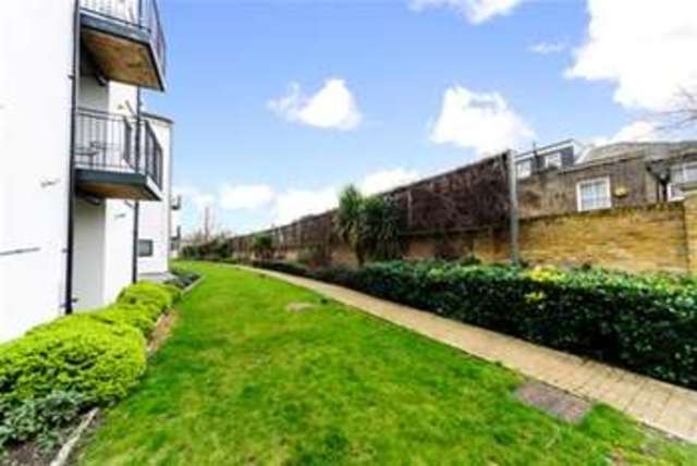  Image of 1 Bedroom Flat to rent at London, W4 3AZ