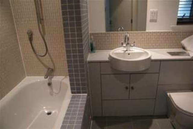  Image of 1 Bedroom Flat to rent at London, W4 3AZ