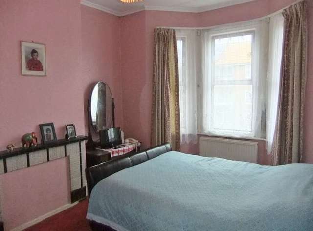  Image of 3 Bedroom Detached for sale at Eastbourne, BN21 3JL