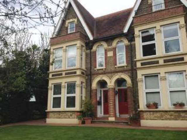  Image of 1 Bedroom Flat to rent at London Road  High Wycombe, HP11 1BT