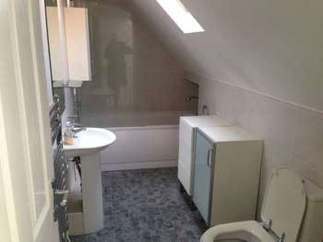  Image of 1 Bedroom Flat to rent at London Road  High Wycombe, HP11 1BT