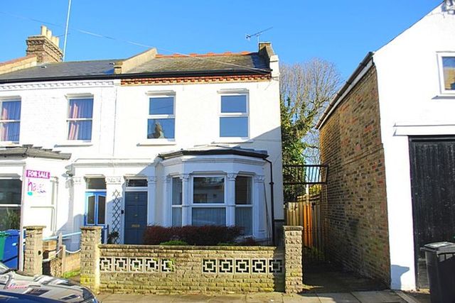 house front Image of 2 Bedroom Flat for sale at Manor Park Road Array Fortis Green, N2 0SL Image of house front