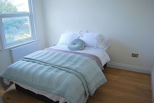  Image of 2 Bedroom Flat for sale at Manor Park Road Array Fortis Green, N2 0SL