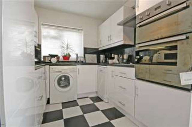  Image of 4 Bedroom Detached for sale at Shepperton  Shepperton, TW17 9EJ