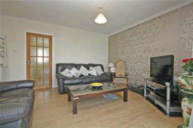  Image of 4 Bedroom Detached for sale at Shepperton  Shepperton, TW17 9EJ
