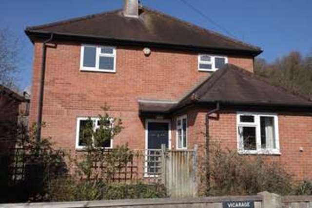  Image of 4 Bedroom Property to rent at 245 Micklefield Road  High Wycombe, HP13 7HU