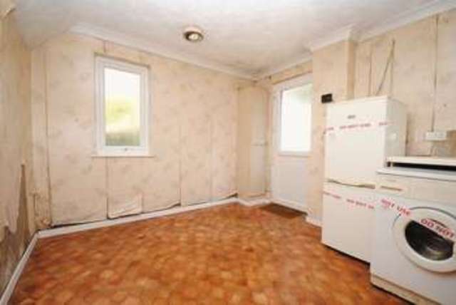  Image of 2 Bedroom Terraced for sale at Montgomery Road  Southampton, SO18 4RW