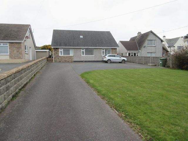  Image of 4 Bedroom Detached to rent at Bull Bay Road  Amlwch, LL68 9EA