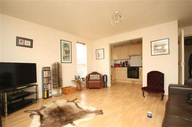  Image of 2 Bedroom Flat for sale at Broadwater, BN14 7EE