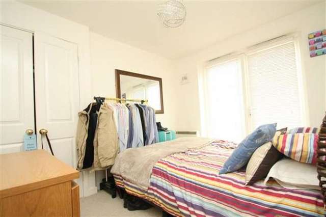  Image of 2 Bedroom Flat for sale at Broadwater, BN14 7EE