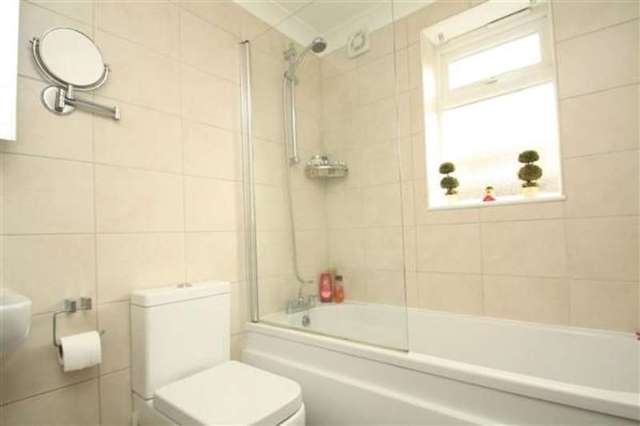  Image of 2 Bedroom Flat for sale at Broadwater, BN14 7EE