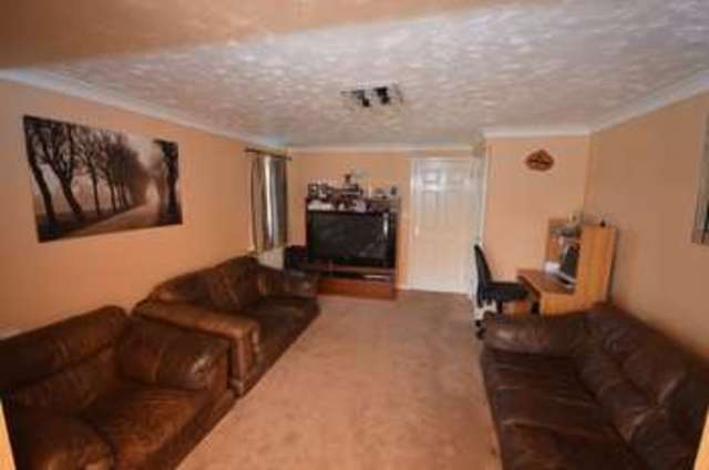  Image of 2 Bedroom Detached for sale at Portland Ride  Houghton Regis, LU5 5FP