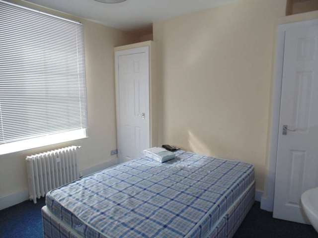  Image of House Share to rent at Queens Road  Reading, RG1 4AU