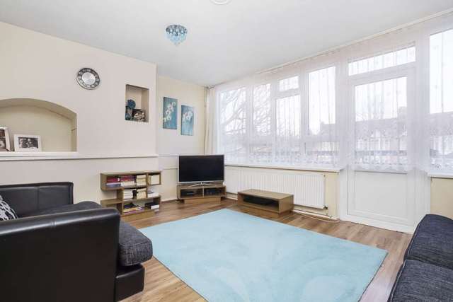  Image of 3 Bedroom Maisonette to rent at Shernhall Street Walthamstow London, E17 9JA