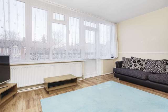  Image of 3 Bedroom Maisonette to rent at Shernhall Street Walthamstow London, E17 9JA