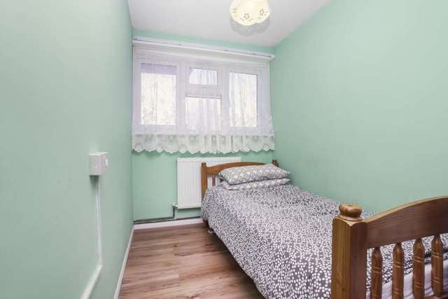  Image of 3 Bedroom Maisonette to rent at Shernhall Street Walthamstow London, E17 9JA