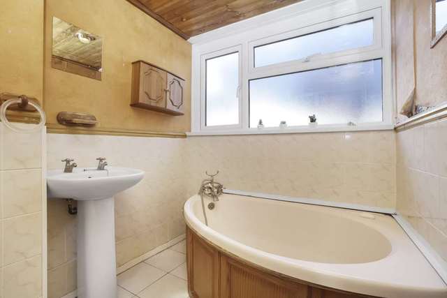  Image of 3 Bedroom Maisonette to rent at Shernhall Street Walthamstow London, E17 9JA