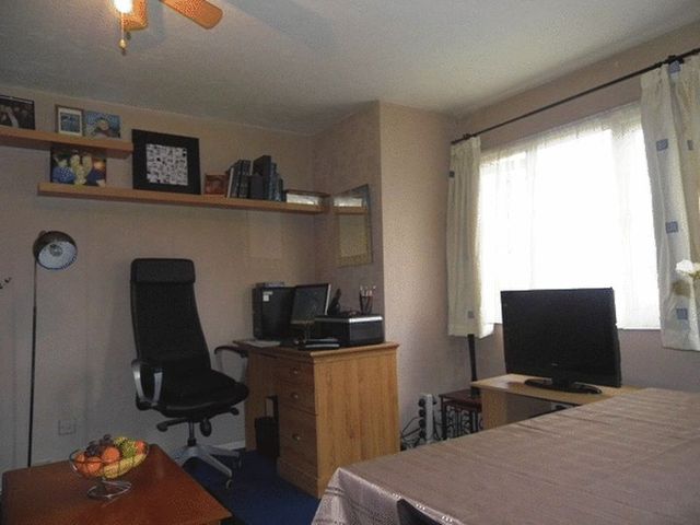  Image of 1 Bedroom Terraced for sale at Stafford Road Waddon CROYDON, CR0 4NL