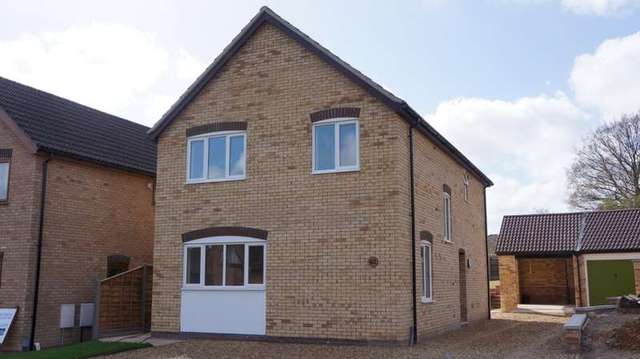  Image of 4 Bedroom Detached to rent at New Costessey  Norwich, NR5 0EJ