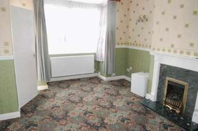  Image of 2 Bedroom Semi-Detached to rent at Sutcliffe Avenue  Grimsby, DN33 1AJ