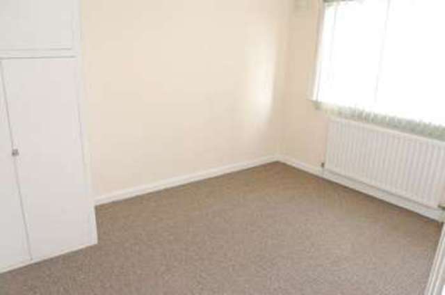  Image of 2 Bedroom Semi-Detached to rent at Sutcliffe Avenue  Grimsby, DN33 1AJ