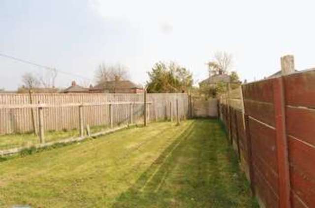  Image of 2 Bedroom Semi-Detached to rent at Sutcliffe Avenue  Grimsby, DN33 1AJ