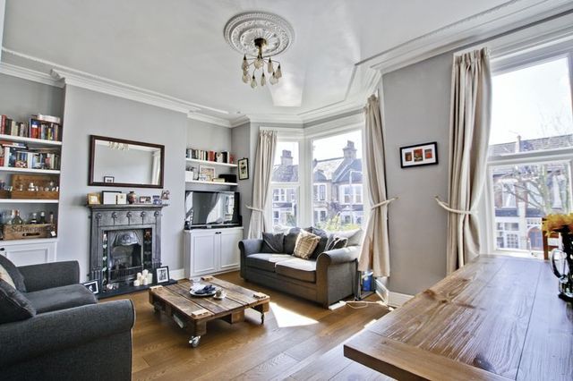  Image of 2 Bedroom Flat for sale at Swallowfield Road  Charlton, SE7 7NR