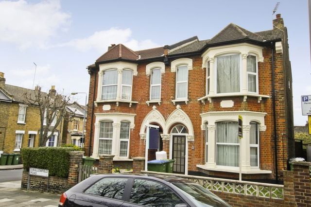  Image of 2 Bedroom Flat for sale at Swallowfield Road  Charlton, SE7 7NR