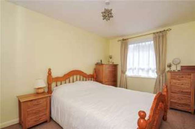  Image of 3 Bedroom Terraced for sale at Knaphill Woking Knaphill, GU21 2NX