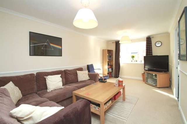  Image of 1 Bedroom Flat to rent at Surbiton Surrey, KT5 9NP