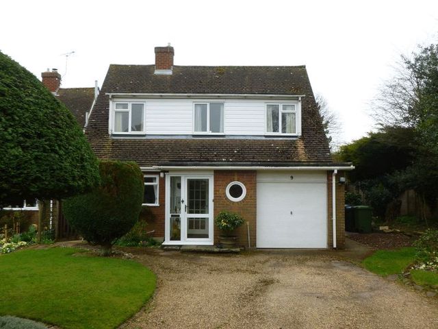  Image of 3 Bedroom Detached for sale at Vicarage Road  Wigginton, HP23 6DZ