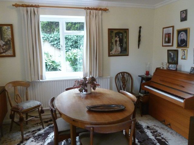  Image of 3 Bedroom Detached for sale at Vicarage Road  Wigginton, HP23 6DZ