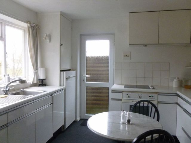  Image of 3 Bedroom Detached for sale at Vicarage Road  Wigginton, HP23 6DZ