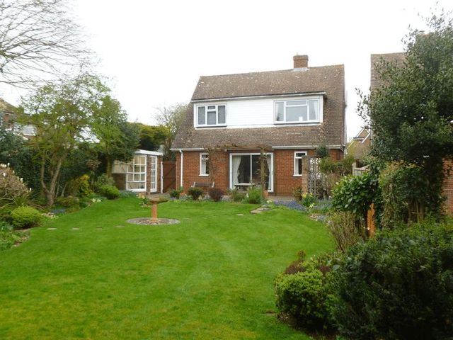  Image of 3 Bedroom Detached for sale at Vicarage Road  Wigginton, HP23 6DZ