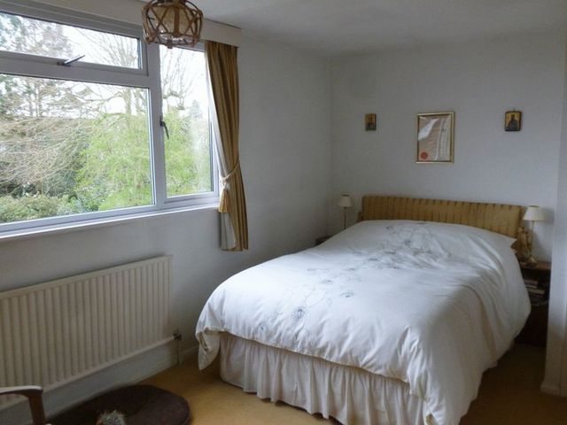  Image of 3 Bedroom Detached for sale at Vicarage Road  Wigginton, HP23 6DZ