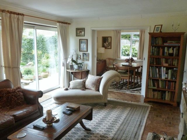  Image of 3 Bedroom Detached for sale at Vicarage Road  Wigginton, HP23 6DZ