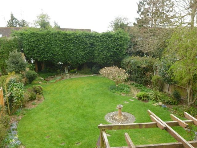  Image of 3 Bedroom Detached for sale at Vicarage Road  Wigginton, HP23 6DZ