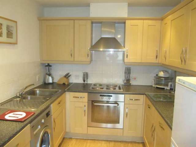  Image of 2 Bedroom Flat to rent at Warick Close  Hornchurch, RM11 3DQ