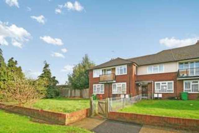  Image of 1 Bedroom Flat for sale at Warren Close  Langley, SL3 7UA