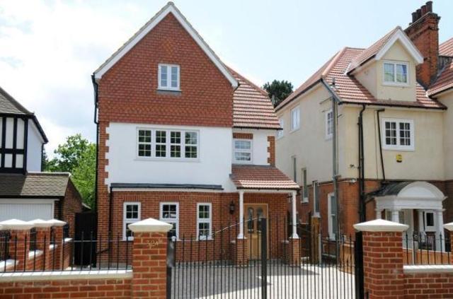 Image of 5 Bedroom Detached to rent at London, SE9 4RH