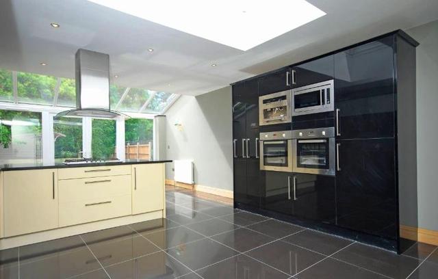  Image of 5 Bedroom Detached to rent at London, SE9 4RH